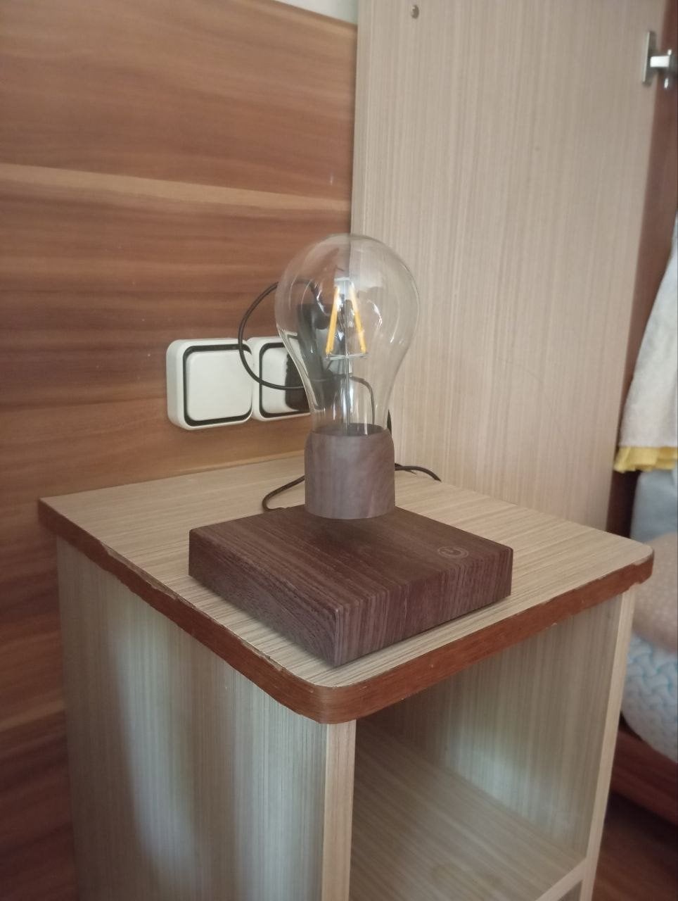 Magnetische Leviterende Lamp met Houten Voet, Ophalen of Verzenden, Nieuw