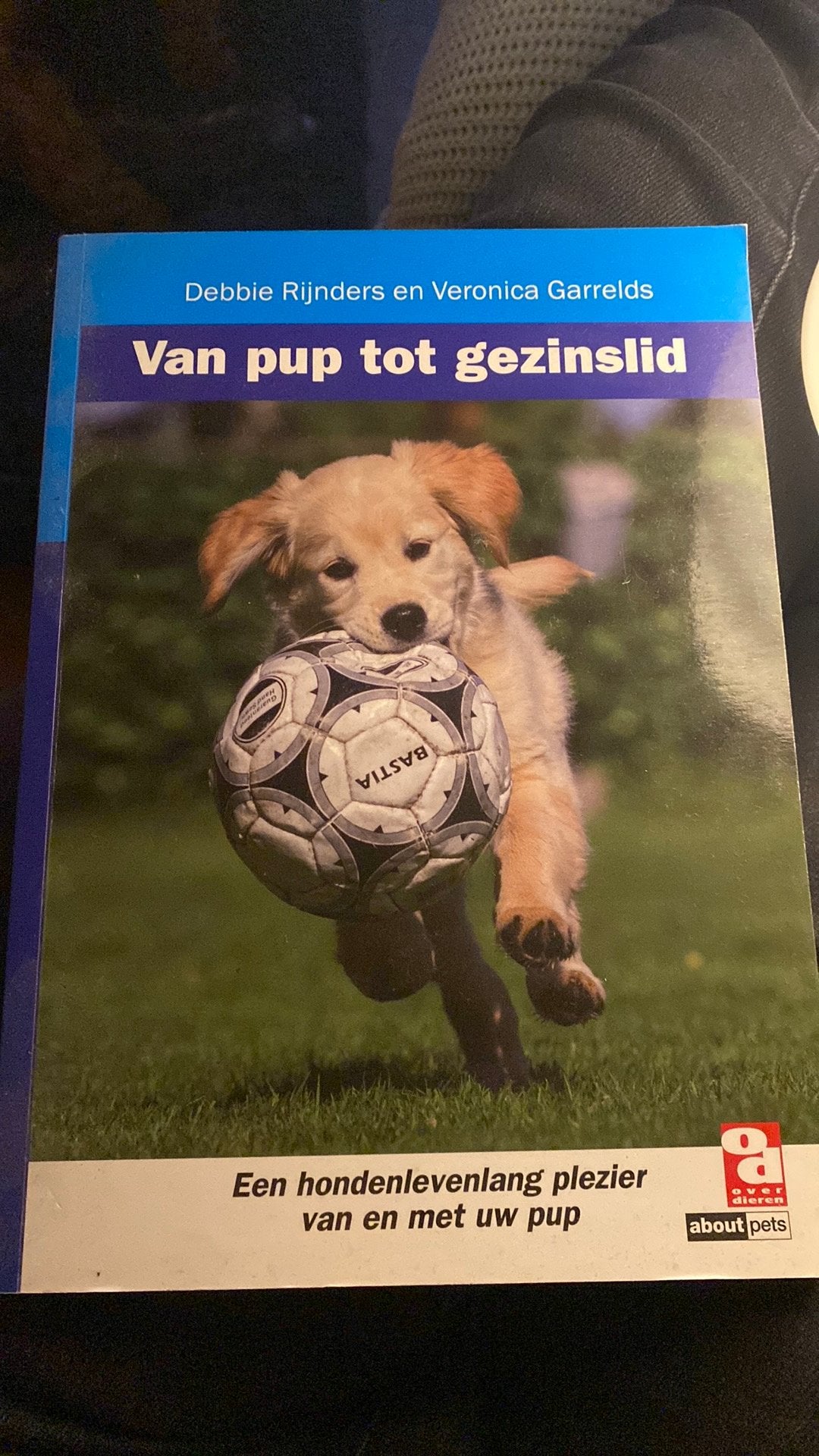 Van pup tot gezinslid Een hondenlevenlang plezier, Ophalen of Verzenden, Zo goed als nieuw, Honden