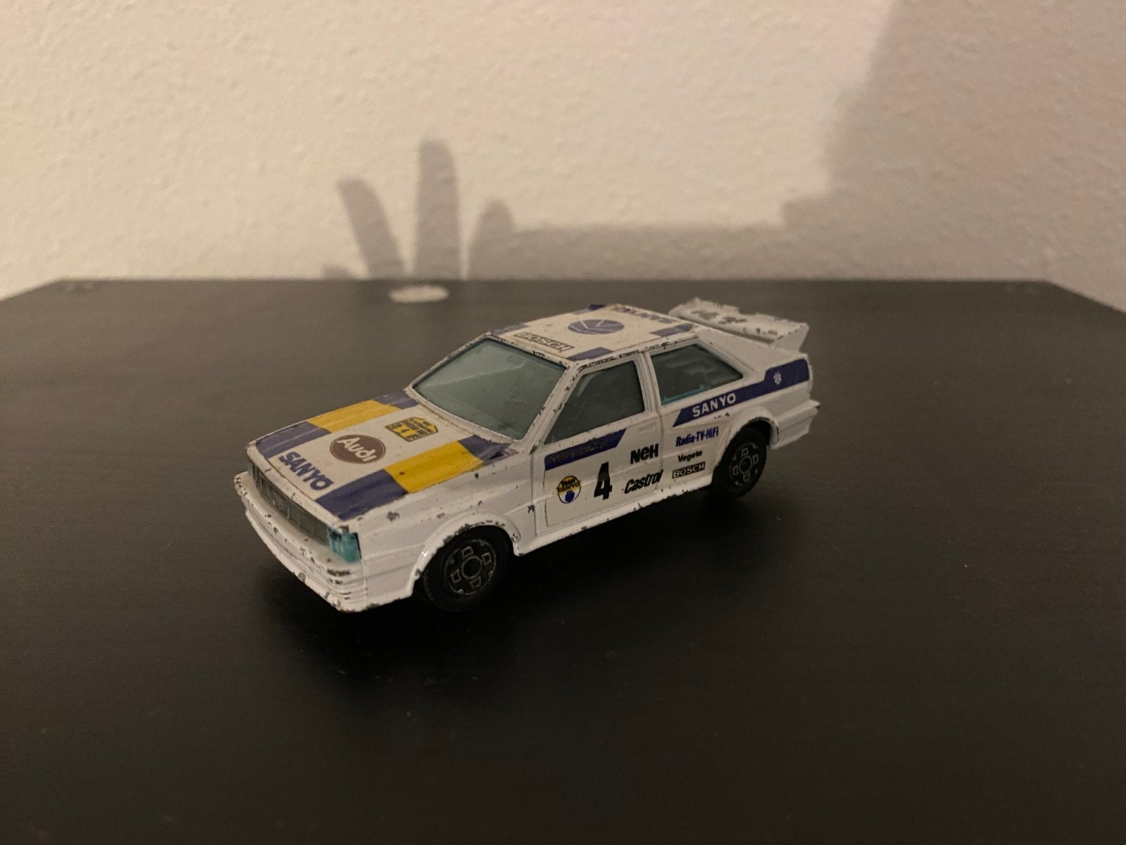 Audi quattro 1/43 burago, Ophalen of Verzenden, Zo goed als nieuw