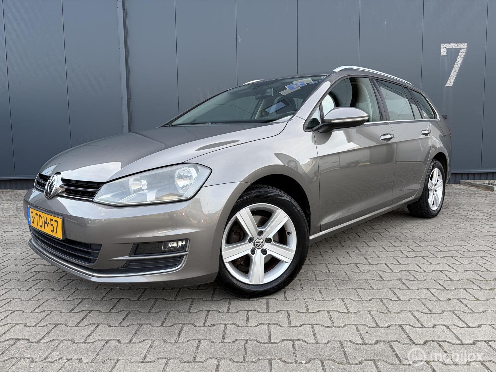 Volkswagen Golf Variant 1.2 TSI Highline Trekhaak Cruise Nav, Voorwielaandrijving, Euro 5, Gebruikt, Zwart
