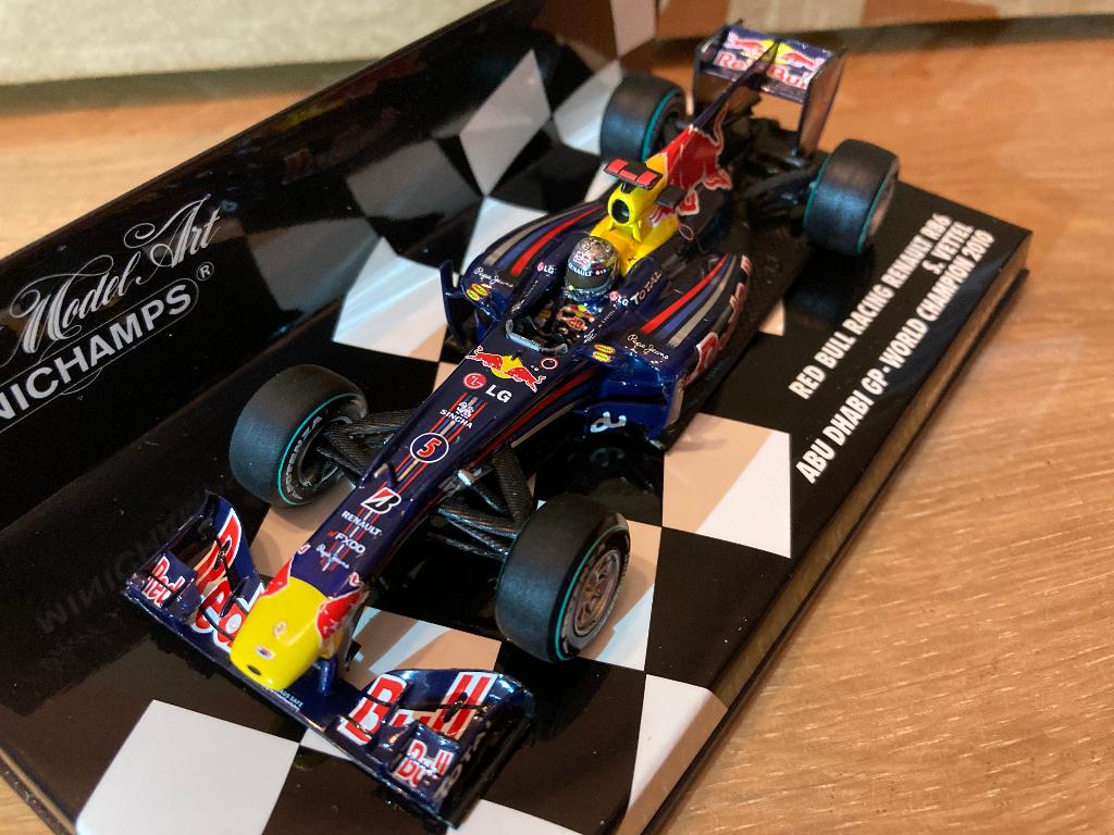 ✅ Sebastian Vettel 1:43 Abu Dhabi 2010 World Champion RB6, Ophalen of Verzenden, Nieuw, Formule 1