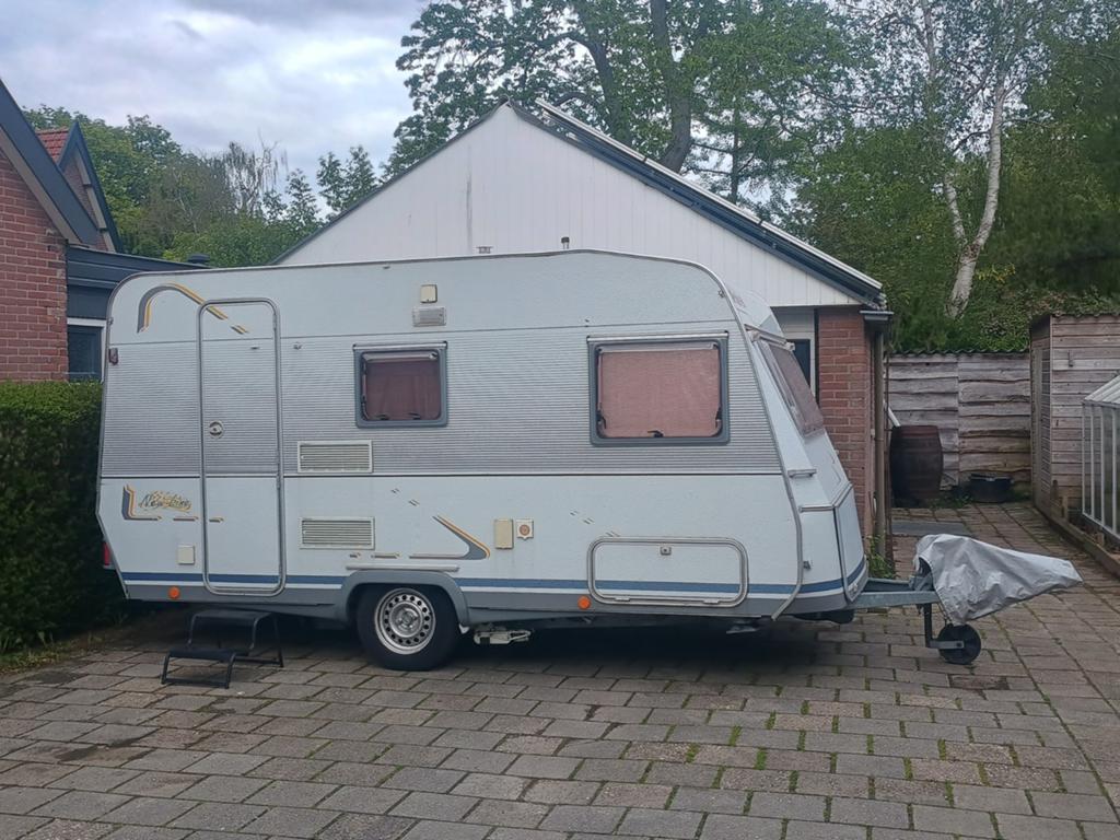Dethleffs New Line caravan met mover en hele nette voortent, Caravans en Kamperen, Treinzit, Koelkast, Tot en met 4, 750 - 1000 kg