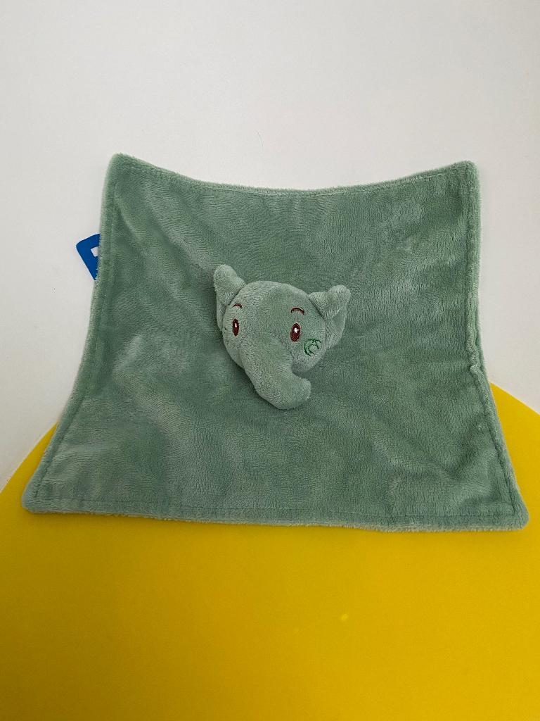 815 Wibra knuffellap lap doekje groen olifant, Ophalen of Verzenden, Olifant