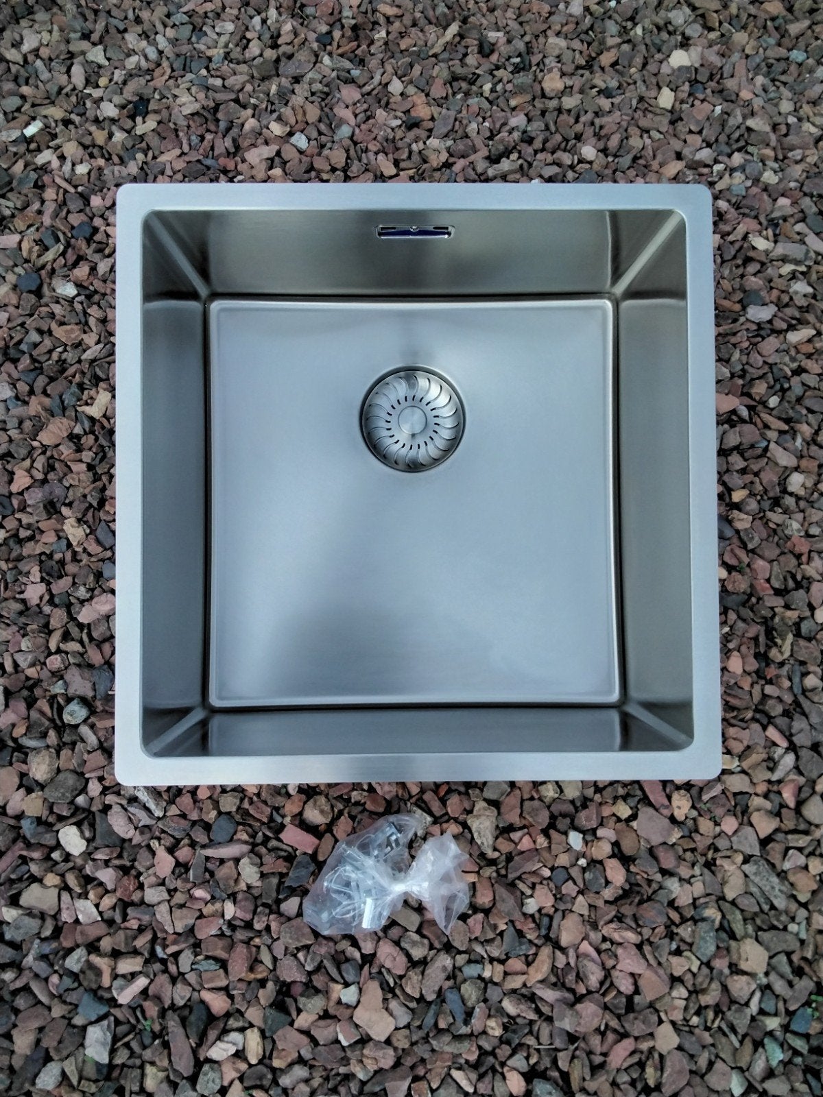 Nieuwe rvs vierkante spoelbak 

Afmetingen buitenzijde 440mm, Ophalen of Verzenden, Nieuw