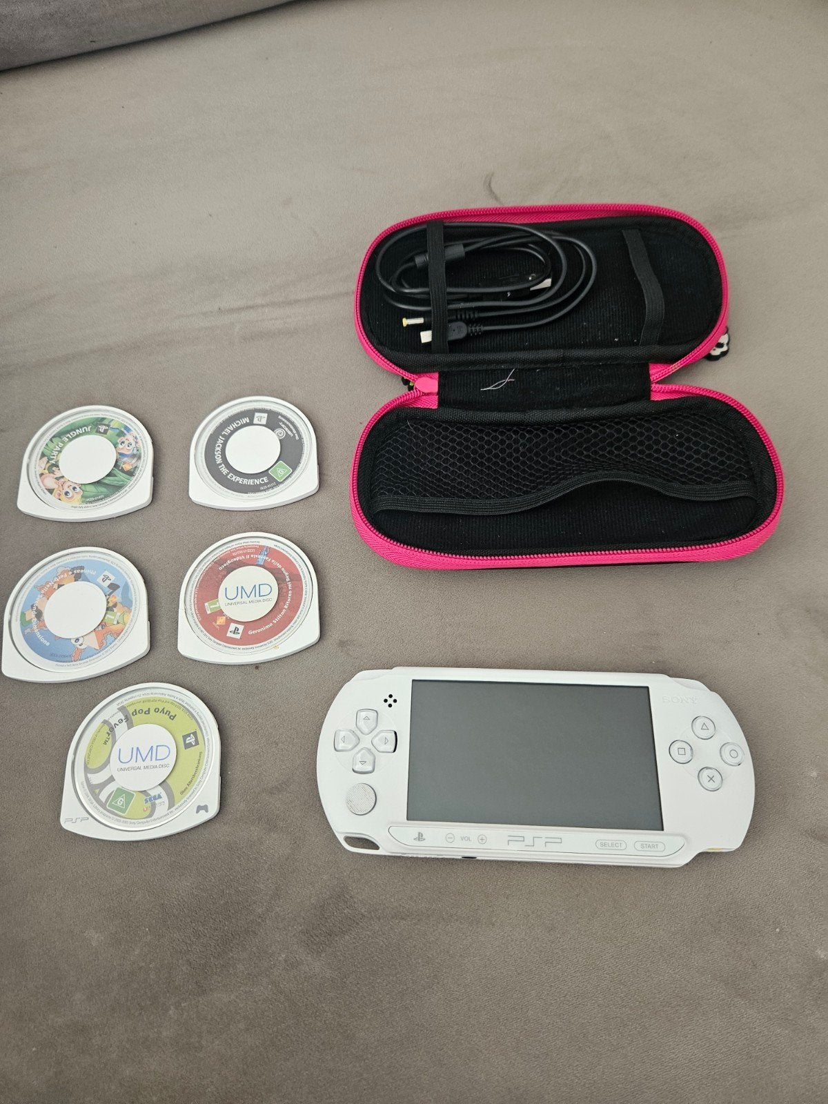 Sony PSP Street (E1004) + 5 games + high case inc lader, Ophalen of Verzenden, Gebruikt, PSP