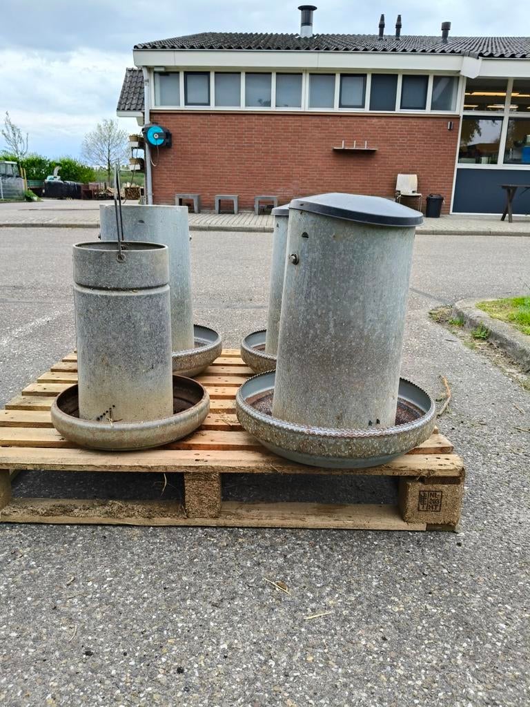 Voertonnen pluimvee 3 groot 1 hangmodel, Dieren en Toebehoren, Vrouwelijk, Kip