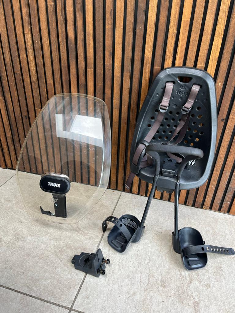 Yepp Thule mini fietszitje met windscherm, Fietsen en Brommers, Fietsaccessoires | Fietsstoeltjes, Ophalen, Voorzitje, 0 t/m 13 kg