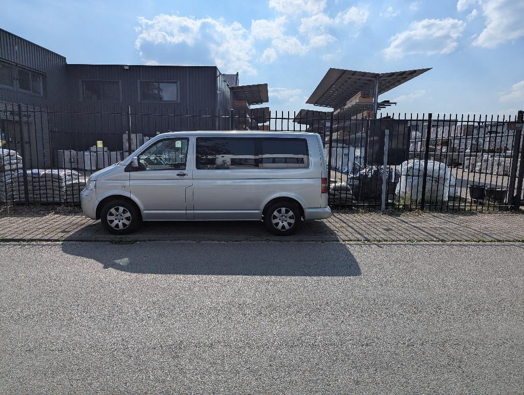 Volkswagen Transporter Kombi 2.5 TDI 220PK  (DEFECT), Auto's, Voorwielaandrijving, Zwart, Automatische klimaatregeling, Volkswagen
