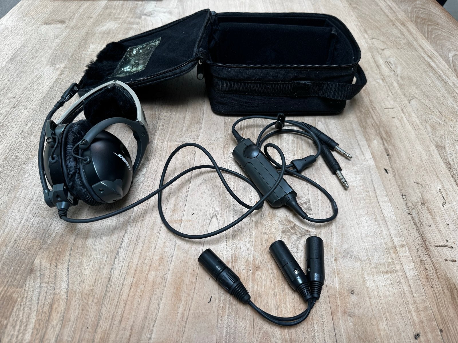 Bose A10 Aviation Headset en tas, Gebruikt, Ophalen of Verzenden, Bose, Zwart