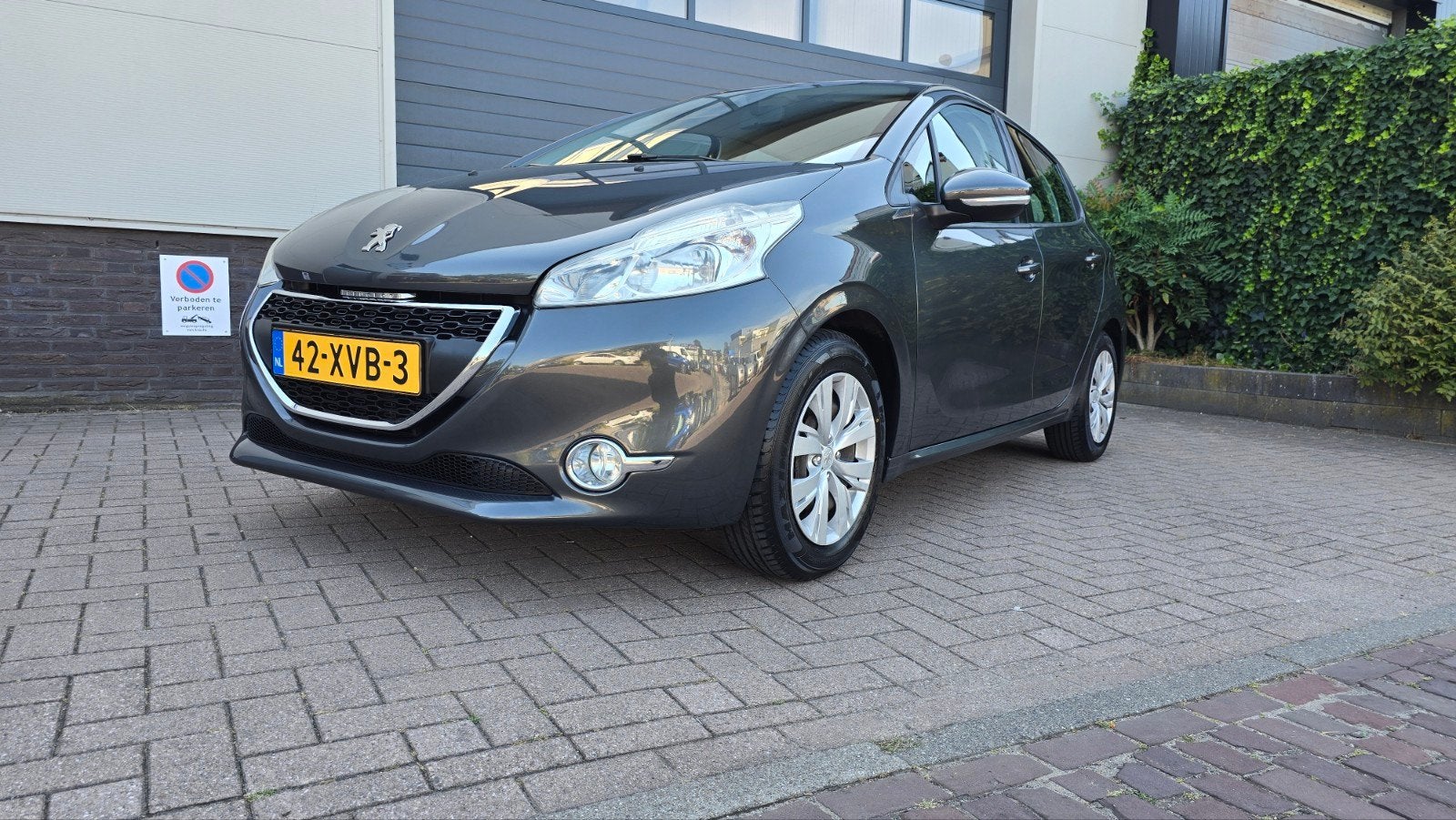 Peugeot 208 1.2 VTi 82PK 5D (102g) 2012 Grijs,navigatie, Voorwielaandrijving, Stof, 1199 cc, Origineel Nederlands
