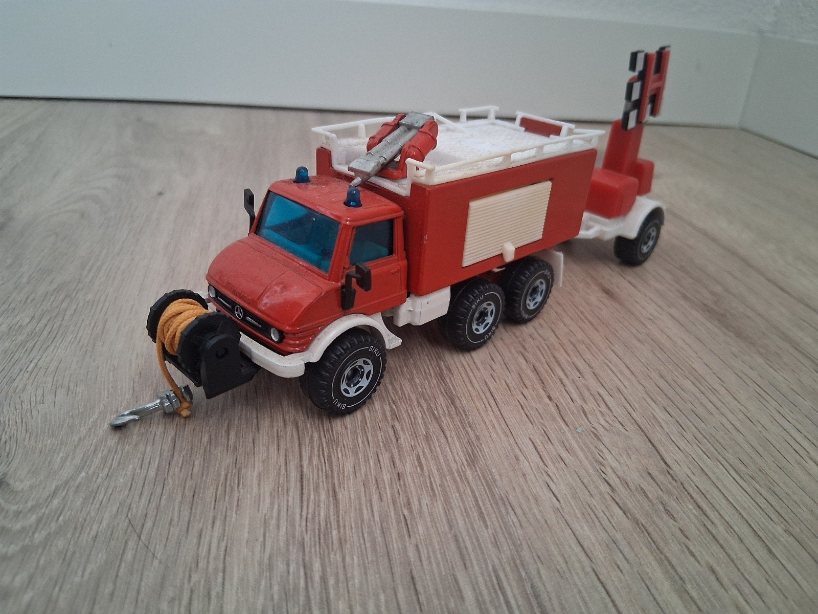 Unimog met kar brandweer siku, Ophalen of Verzenden, Zo goed als nieuw, Bus of Vrachtwagen, SIKU