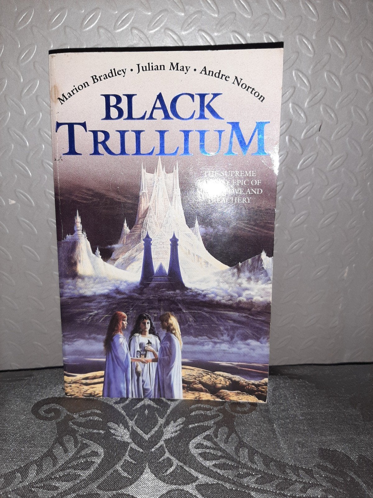 Black Trillium - Marion Bradley, Julian May, Andre Norton, Ophalen of Verzenden, Gelezen