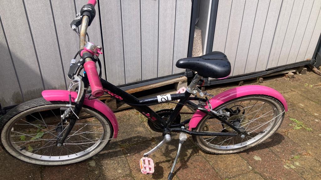 Roze kinderfiets 20 inch - Zo goed als nieuw, Fietsen en Brommers, Fietsen | Kinderfietsjes, Ophalen, Zo goed als nieuw, Terugtraprem