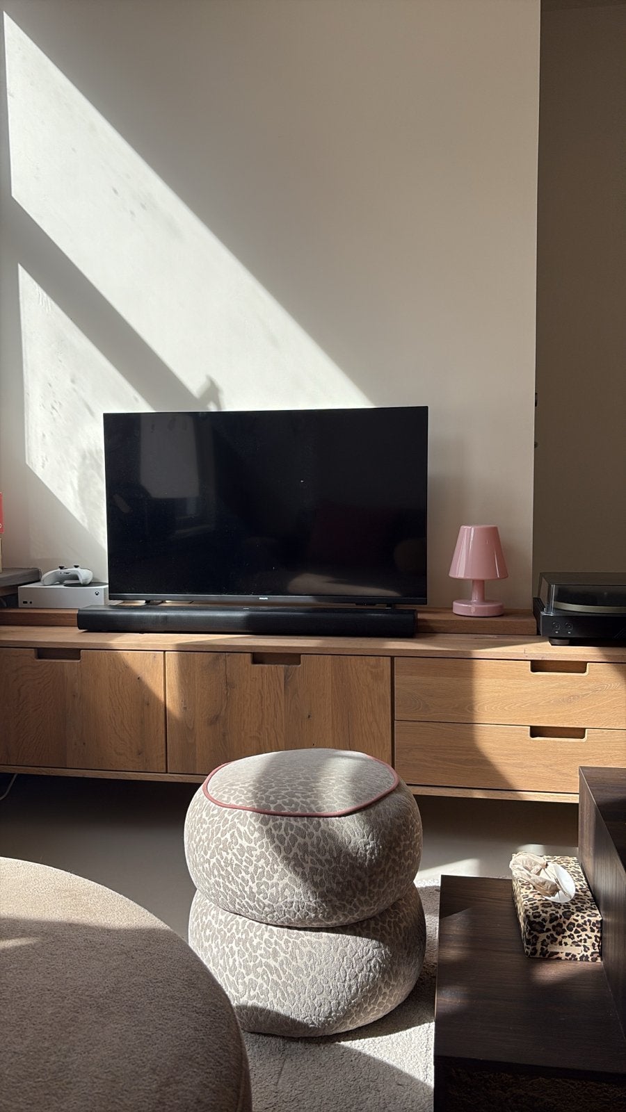 Eikenhouten TV-meubel met lades en opbergruimte