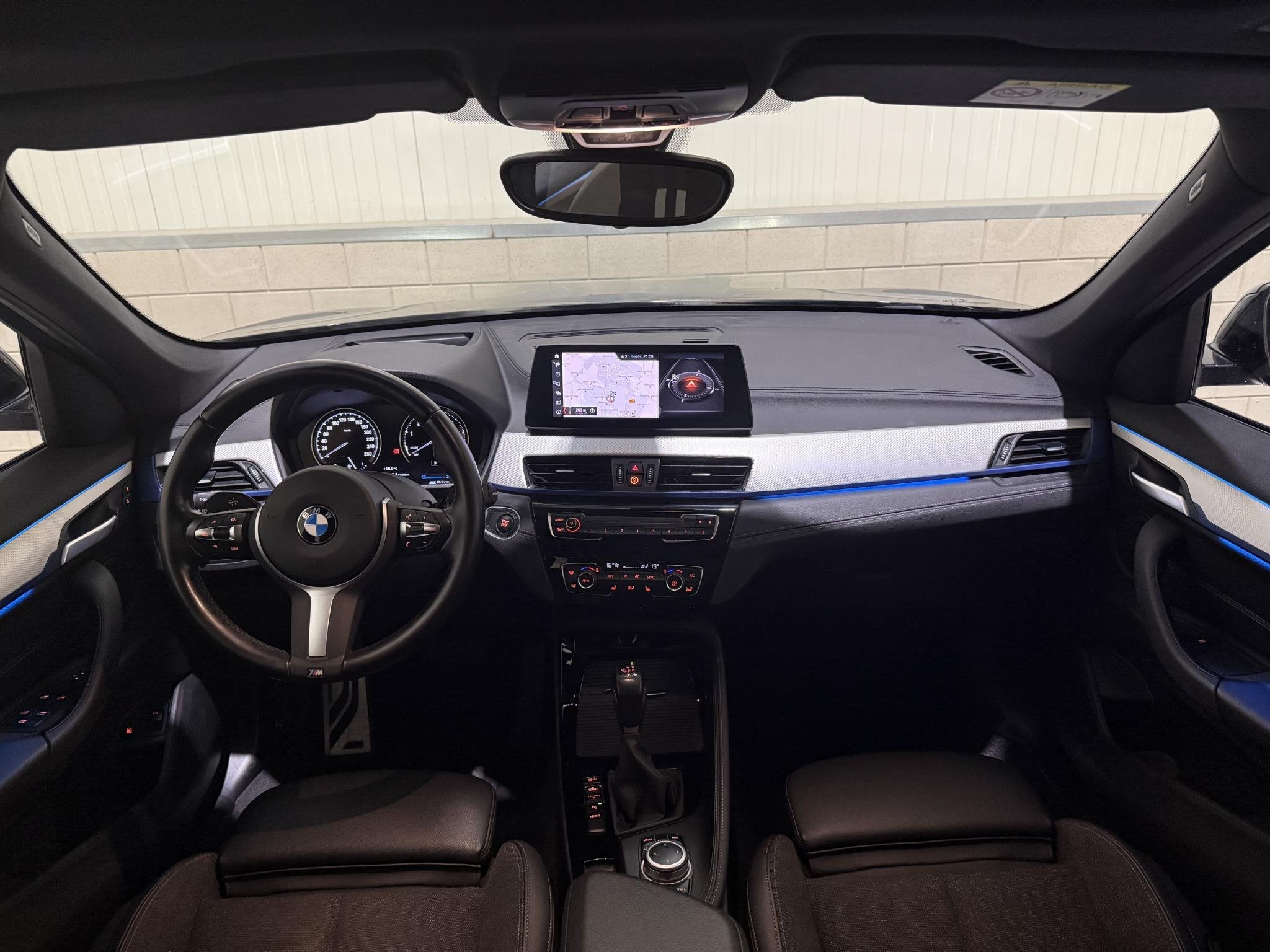 BMW X1 xDrive25e eDrive M-Sport Pano/Ambient/Camera, Auto's, Stof, Gebruikt, Euro 6, Automatische klimaatregeling
