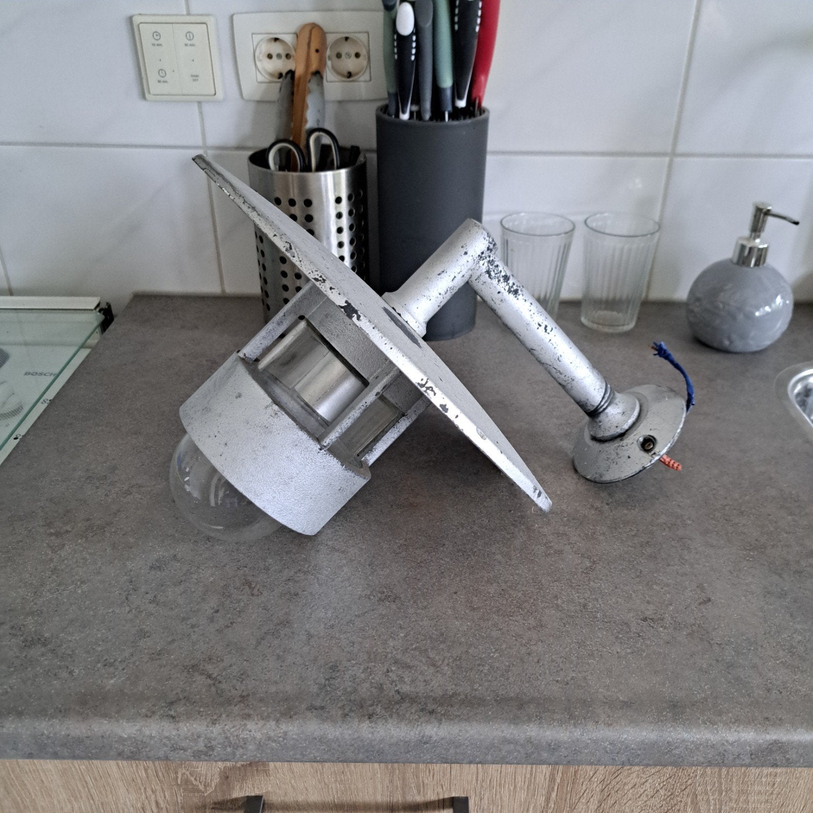 vintage metalen buitenlamp, louis poulsen uit de 60's, €45, Ophalen of Verzenden