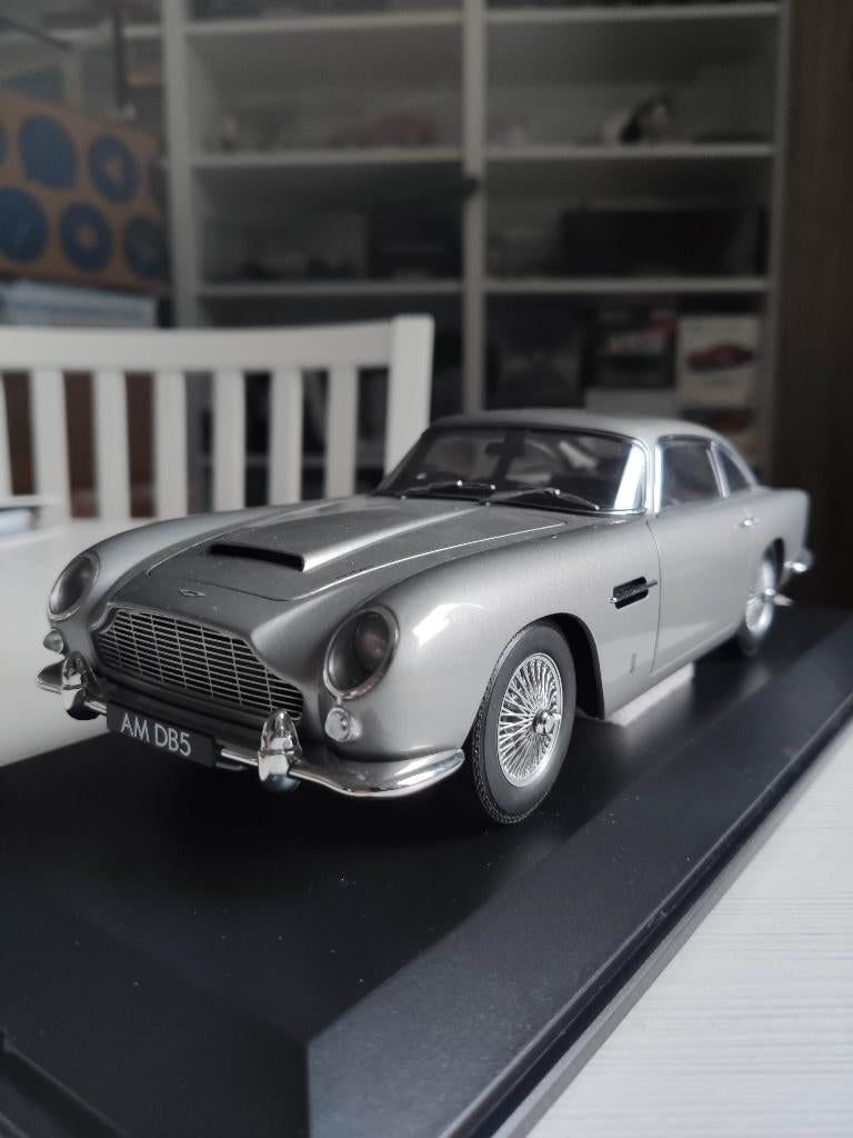 1:18 Autoart Aston Martin DB5 70211 diecast updated versie, Ophalen of Verzenden, Zo goed als nieuw, Auto, Autoart