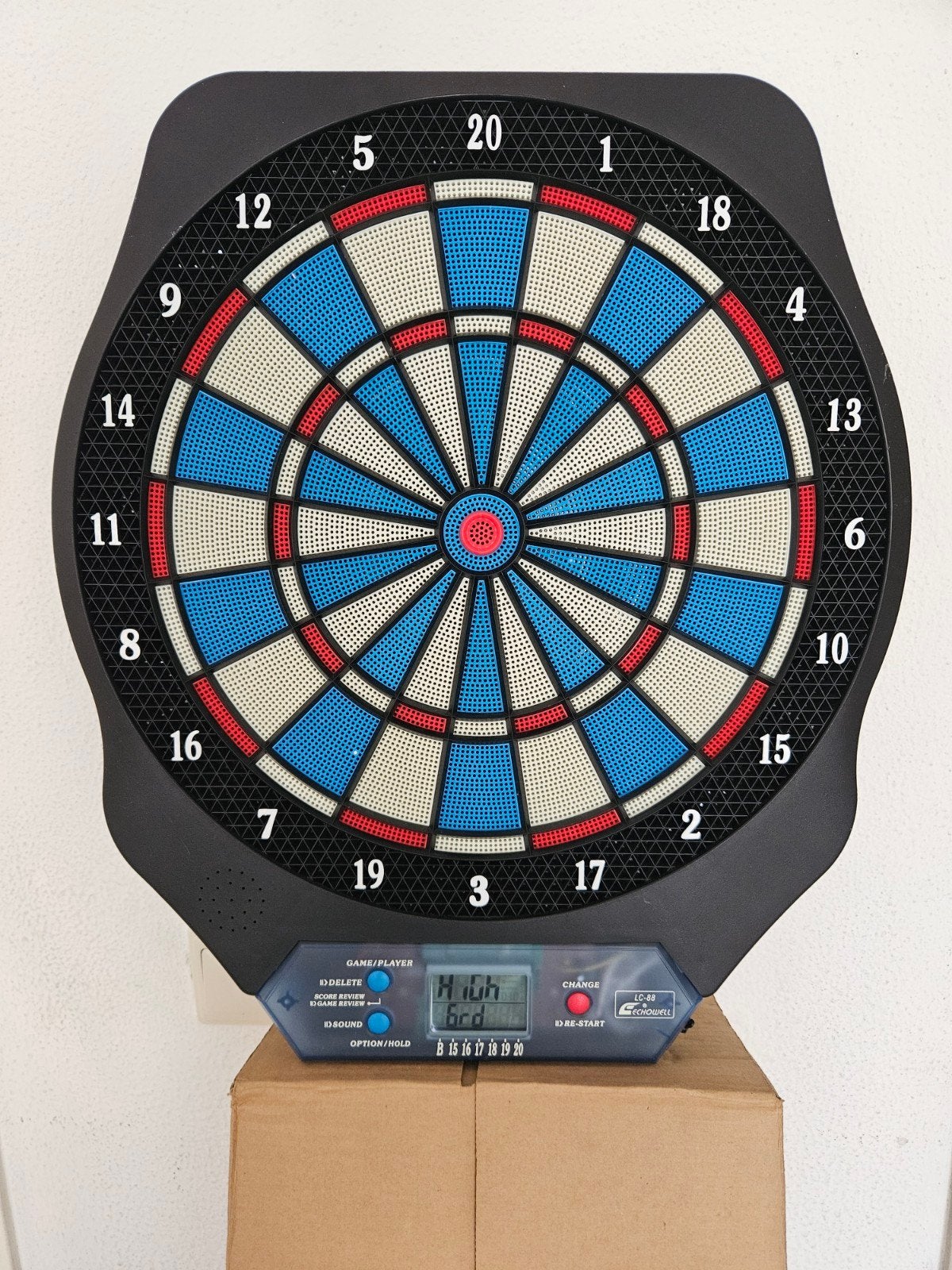 Elektronisch dartbord met pijlen en flights, Ophalen of Verzenden, Gebruikt, Dartbord met pijlen, Elektronisch