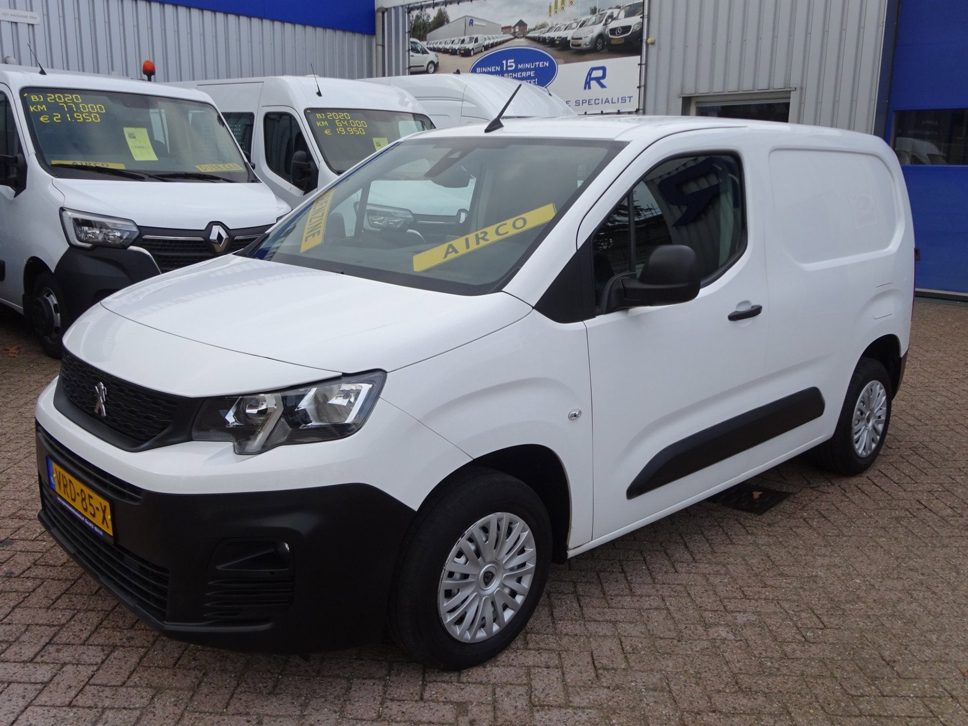 Peugeot Partner 1.2 PureTech Pro BENZINE AIRCO NAVI CRUISE C, Auto's, Voorwielaandrijving, Dealer onderhouden, Gebruikt, 1199 cc