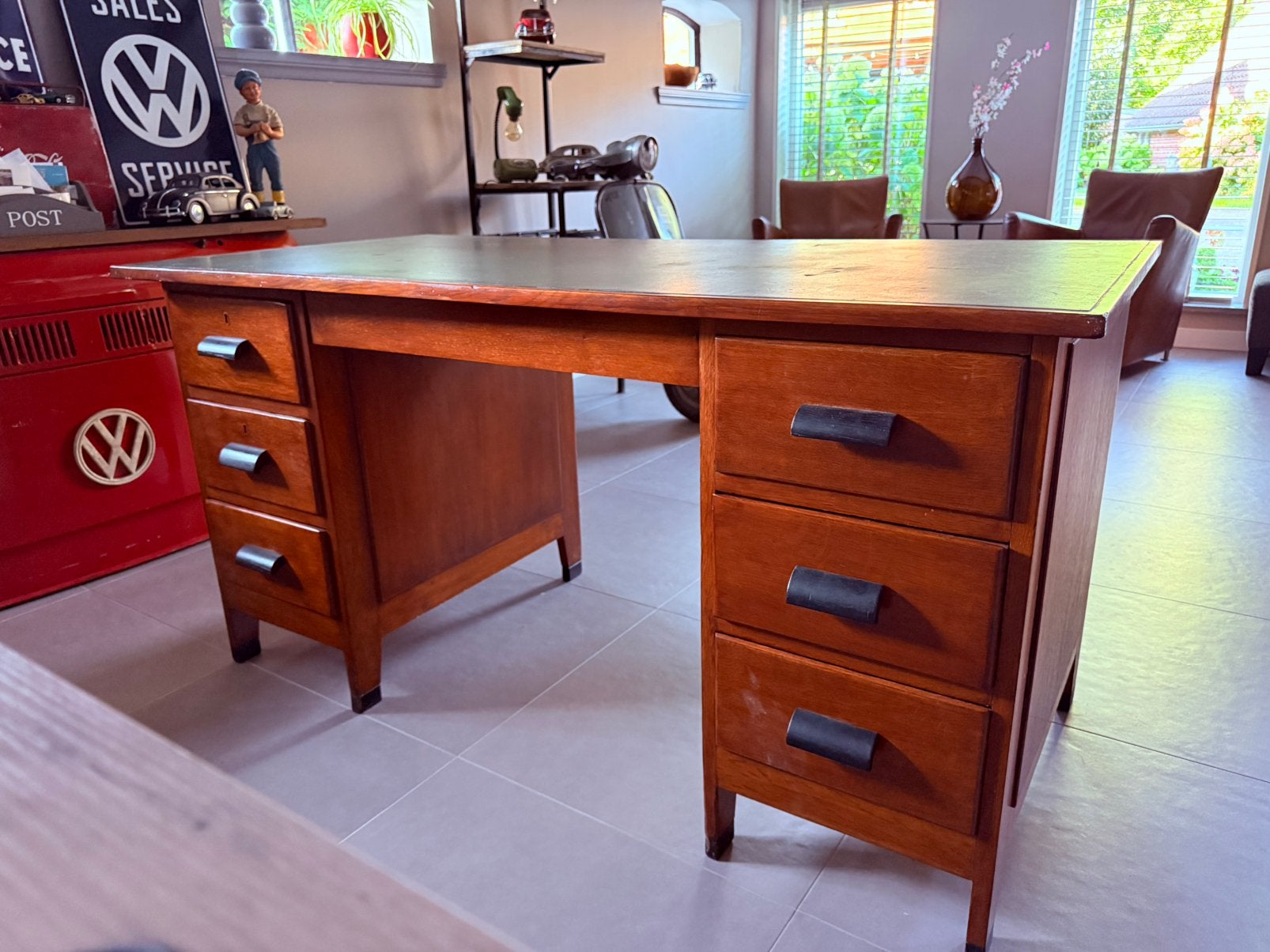Antiek bureau met leer inleg (voormalig belastingdienst), Ophalen, Met lades, Gebruikt