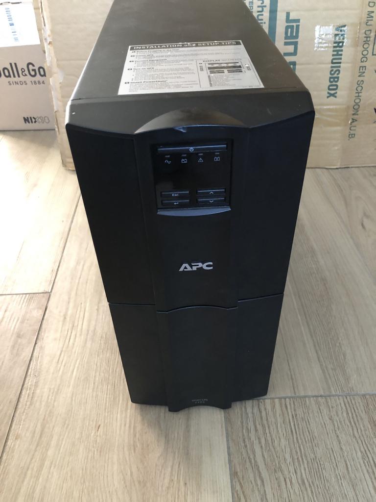 APC Smart-UPS 2200VA 8x C13, 1x C19, Computers en Software, Noodvoedingen (UPS), Zo goed als nieuw, Ophalen