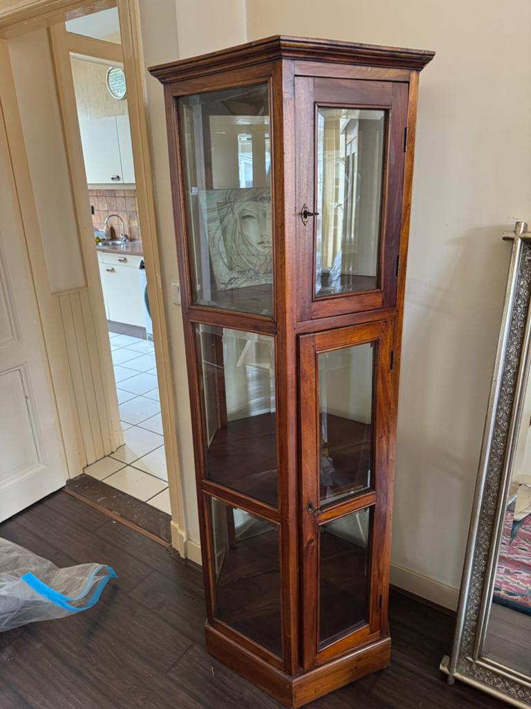 Massief houten vitrinekast hoekkast met geslepen glas antiek, Ophalen, 50 tot 100 cm, 150 tot 200 cm, 25 tot 50 cm
