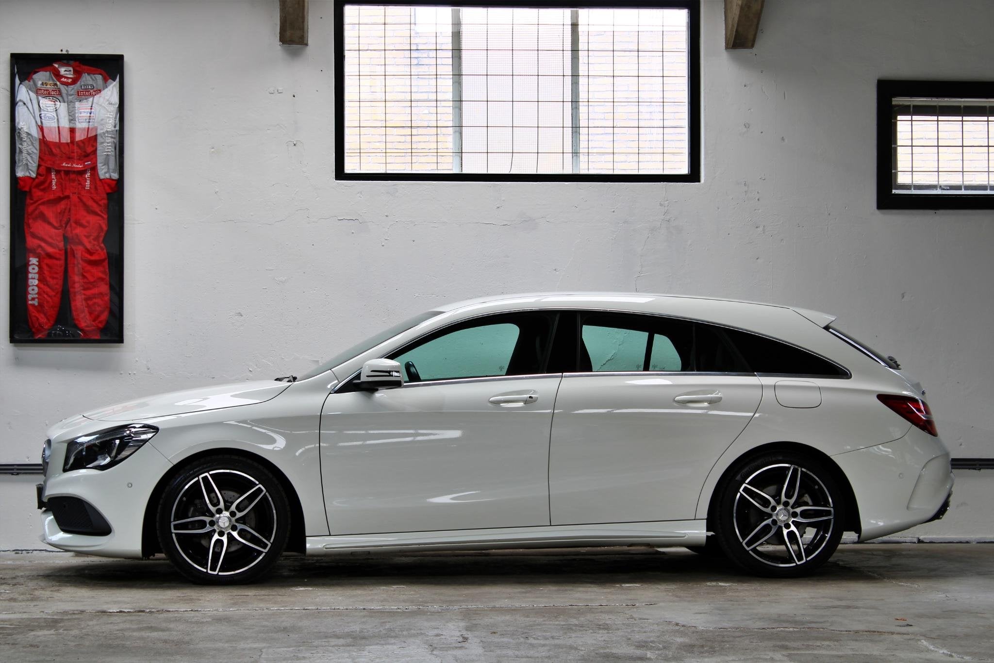 Mercedes-Benz CLA-klasse Shooting Brake 200 Ambition | AMG L, Auto's, Voorwielaandrijving, Gebruikt, Leder en Stof, Wit