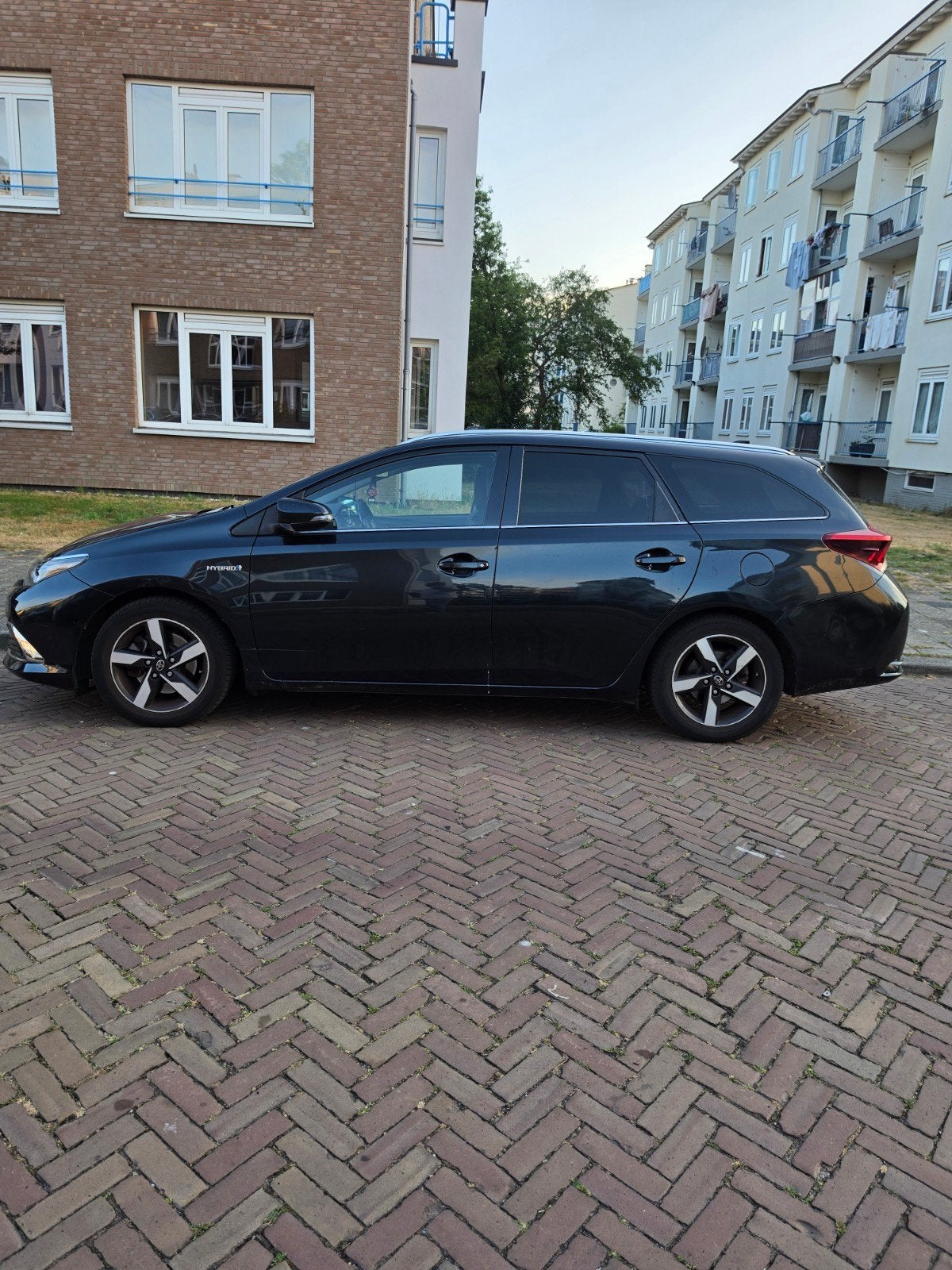 Toyota Auris 1.8 Hybrid Touring Sports CVT 2015 Grijs, 28 km/l, 345 kg, Cruise Control, Dealer onderhouden