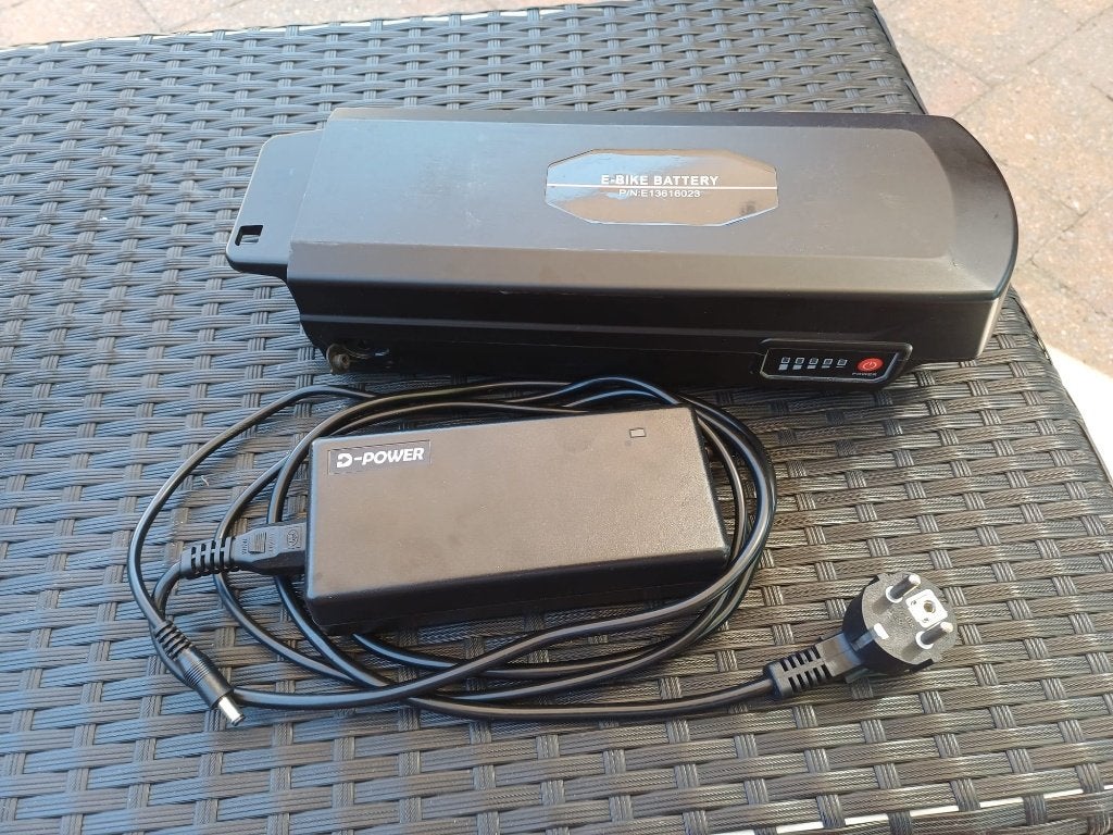 Giant E Bike accu compatible 36v met  lader, Ophalen, Zo goed als nieuw