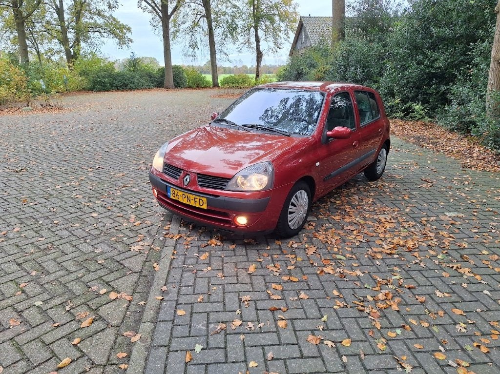 Renault Clio 1.4-16V Aut 5-Deurs Climate Cruise APK 2027, Auto's, 4 cilinders, 49 €/maand, Bedrijf, 1390 cc