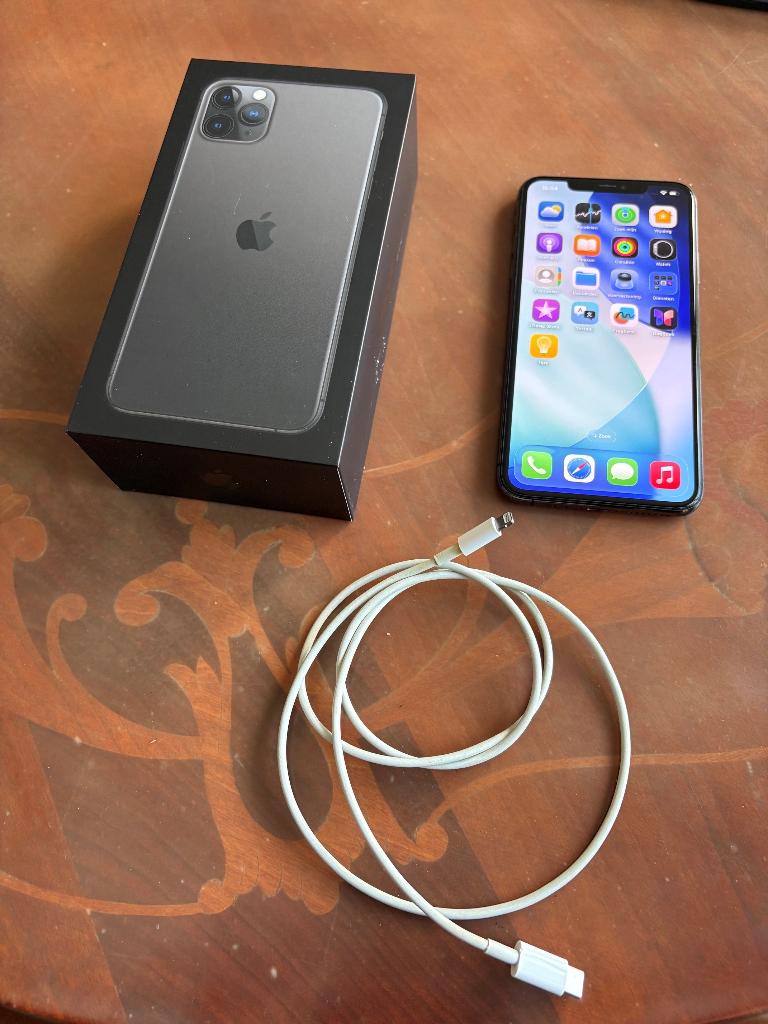Zwarte iphone 11 Pro Max met doosje en lader 64GB, Telecommunicatie, Mobiele telefoons | Apple iPhone, Zwart, Ophalen of Verzenden