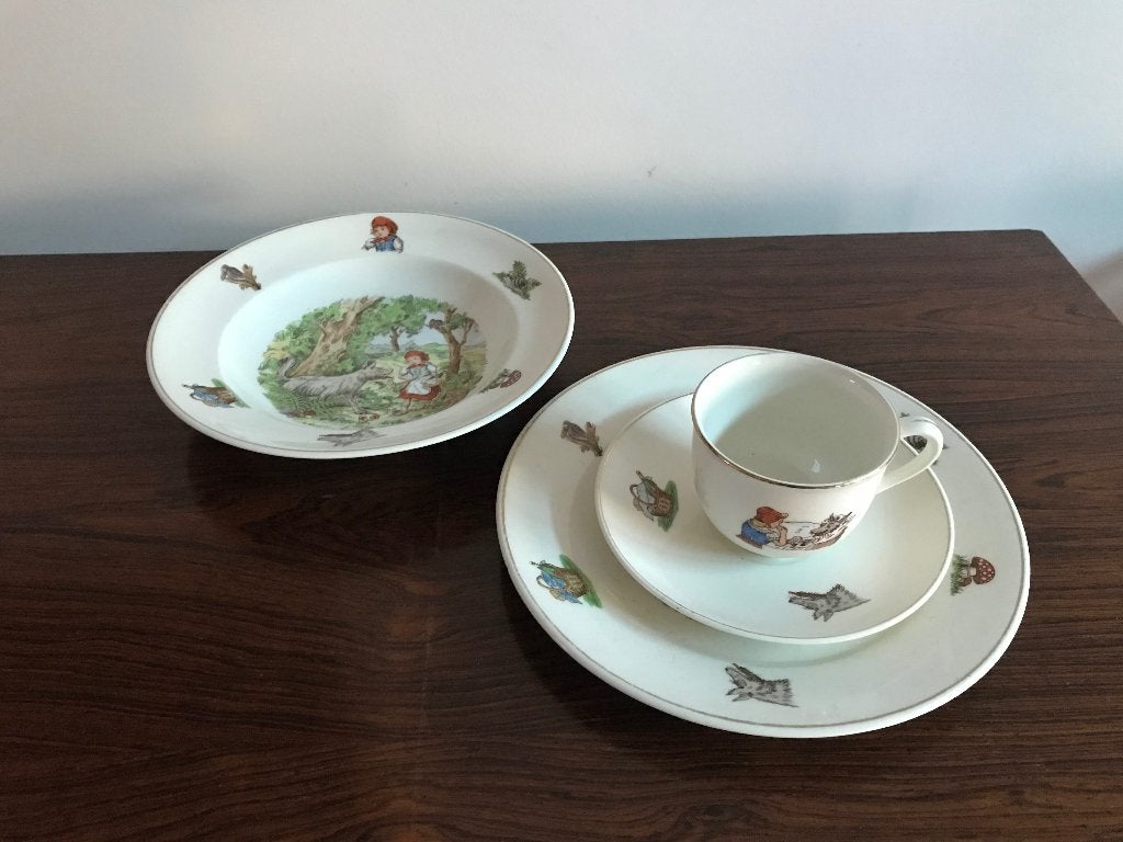 Oud servies Setje Petrus Regout decor Roodkapje, Antiek en Kunst, Antiek | Servies los, Ophalen of Verzenden