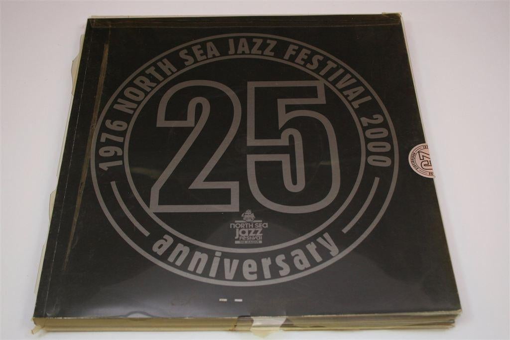North Sea Jazz Festival — 25 Jaar Geschiedenis [2000], Ophalen of Verzenden, Gelezen, Genre of Stijl