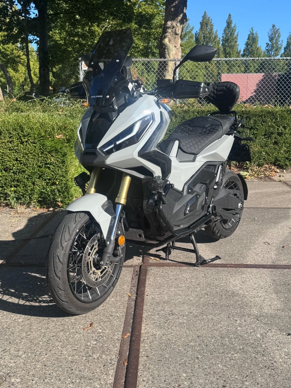 Foto 2 van Honda X-ADV 750| 2023 | Akrapovic | Vol opties | Nardo Grey