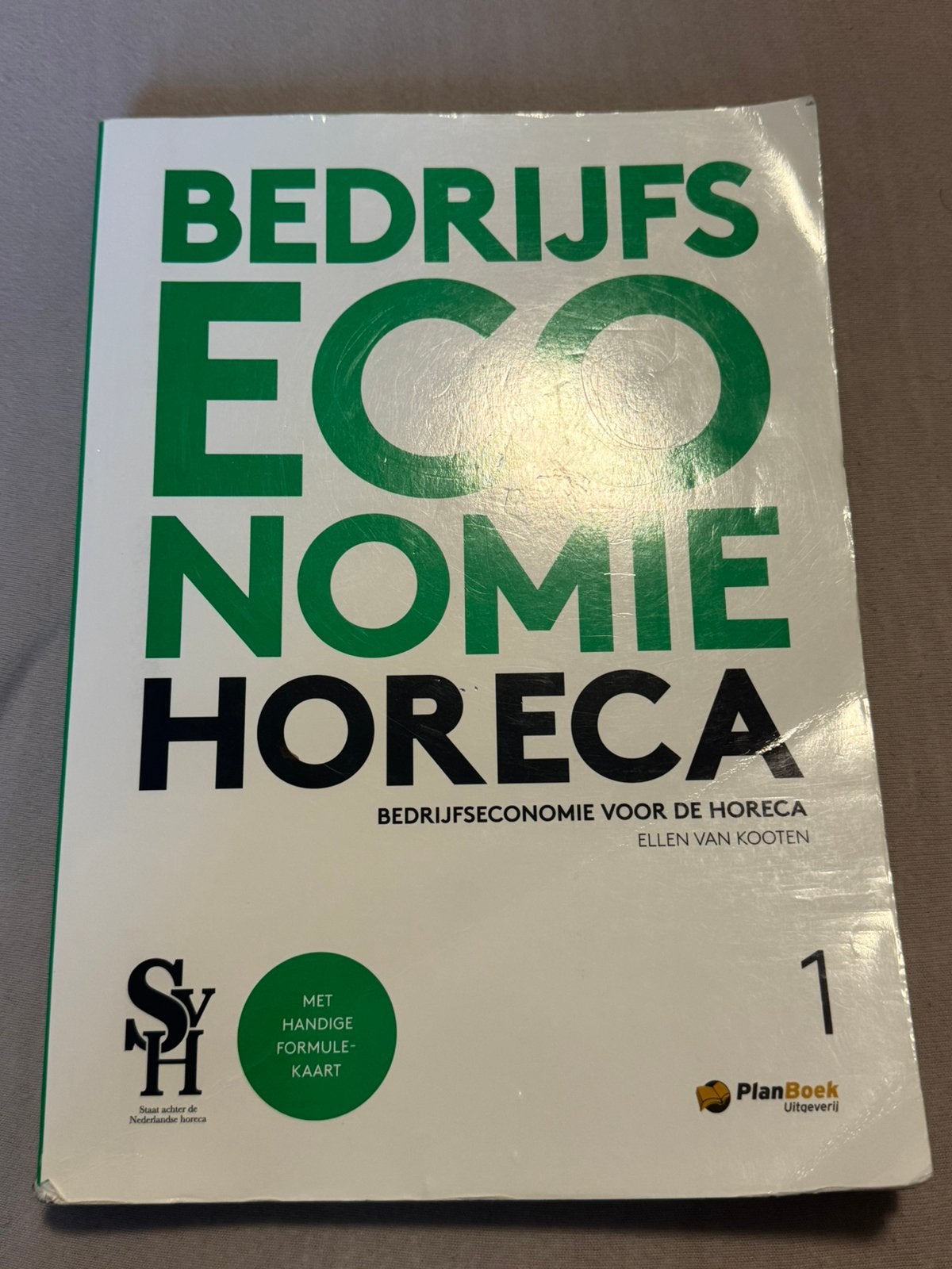 SVH Bedrijfseconomie Horeca - Deel 1, Ophalen of Verzenden, Gelezen, Overige niveaus, Bedrijfseconomie of M&O