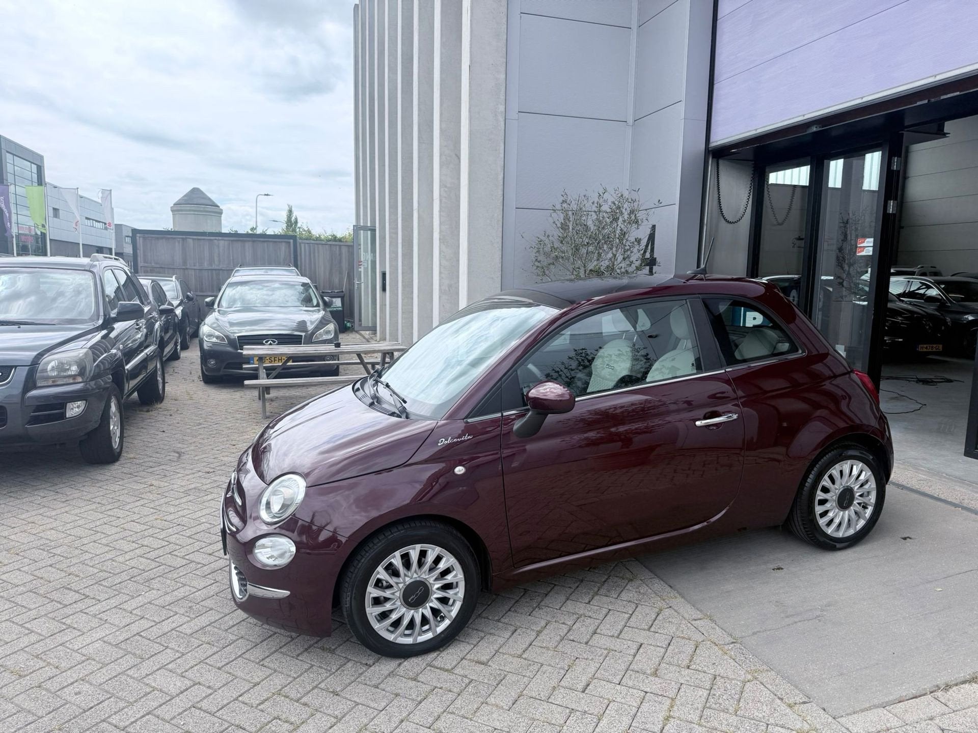 Fiat 500 1.0 Hybrid DolceVita! AIRCO! CRUISE! PANO! INRUIL M, Gebruikt, Bedrijf, Handgeschakeld, Grijs