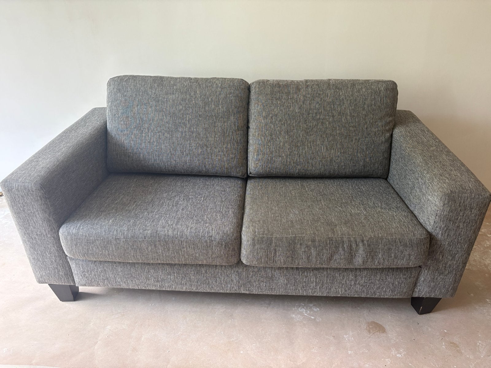 Comfortabele tweepersoonsbank in grijs, 175x85 cm, Huis en Inrichting, Banken | Bankstellen, Ophalen, 150 tot 200 cm, Tweepersoons
