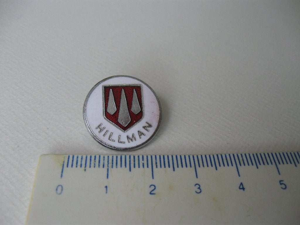 Emaille HILLMAN broche- speld, Verzamelen, Speldjes, Pins en Buttons, Verzenden, Transport