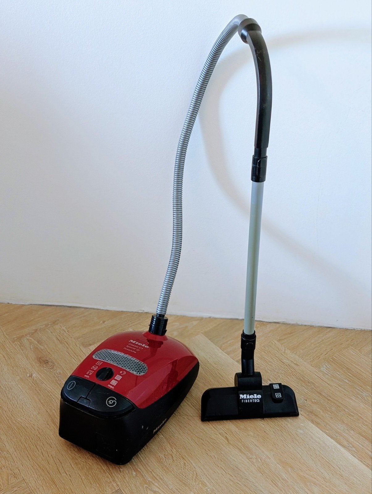 Speelgoed stofzuiger Miele rood - net echt! met geluid, Ophalen of Verzenden, Zo goed als nieuw, Jongen of Meisje