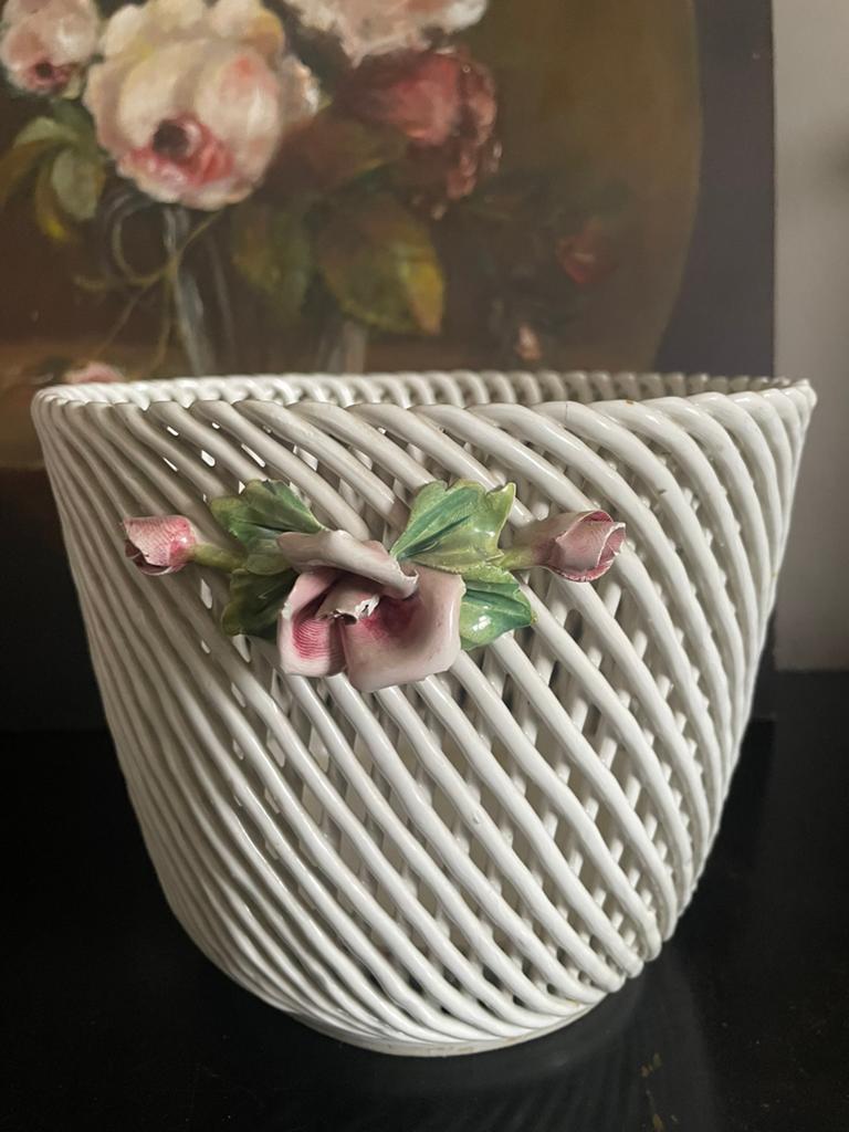 Vintage keramiek BASSANO witte bloempot met roze rozen, Antiek en Kunst, Ophalen of Verzenden