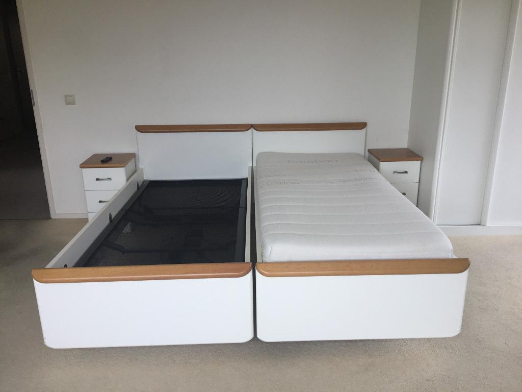 Gratis af te halen: 2 bedden met nachtkastjes, Ophalen, Overige materialen, 90 cm, Eenpersoons
