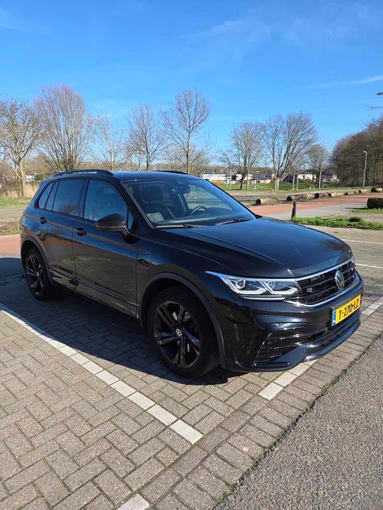 Volkswagen Tiguan R-Line Business+ eHybrid 245pk DSG Pano, Automaat, 1716 kg, Zwart, 4 cilinders