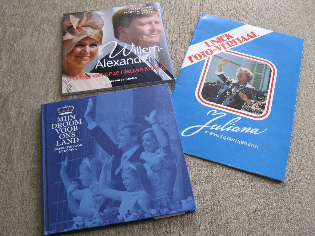 Koninklijkhuis. 3 Boeken en 3 mokken., Ophalen of Verzenden, Nieuw, Kaart, Foto of Prent