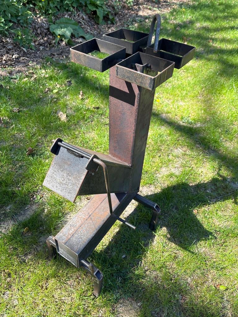 Robuuste Rocket Stove - Ideaal voor buiten koken, Ophalen, Gebruikt, Vuurkorf