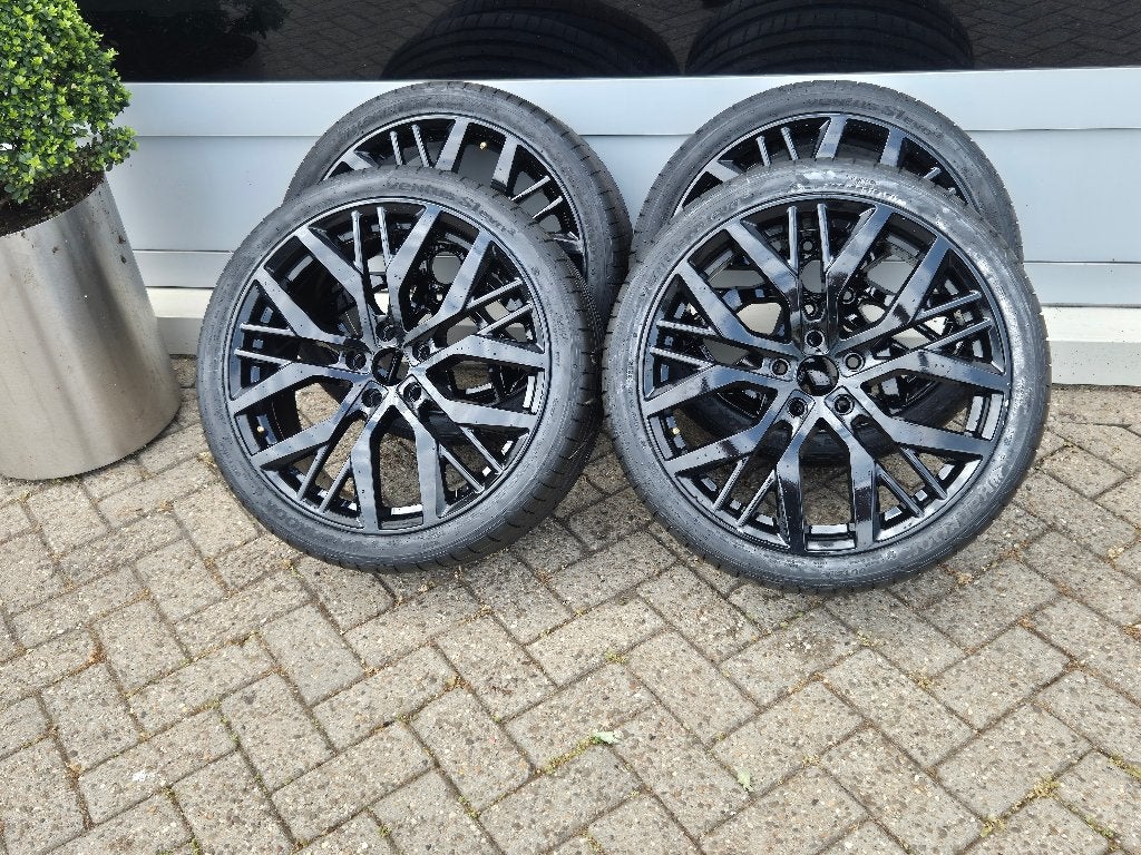 Volkswagen Golf GTI Santiago look 19" met zomerbanden, Auto-onderdelen, Banden en Velgen, Gebruikt, Velg(en), 235 mm, Personenwagen