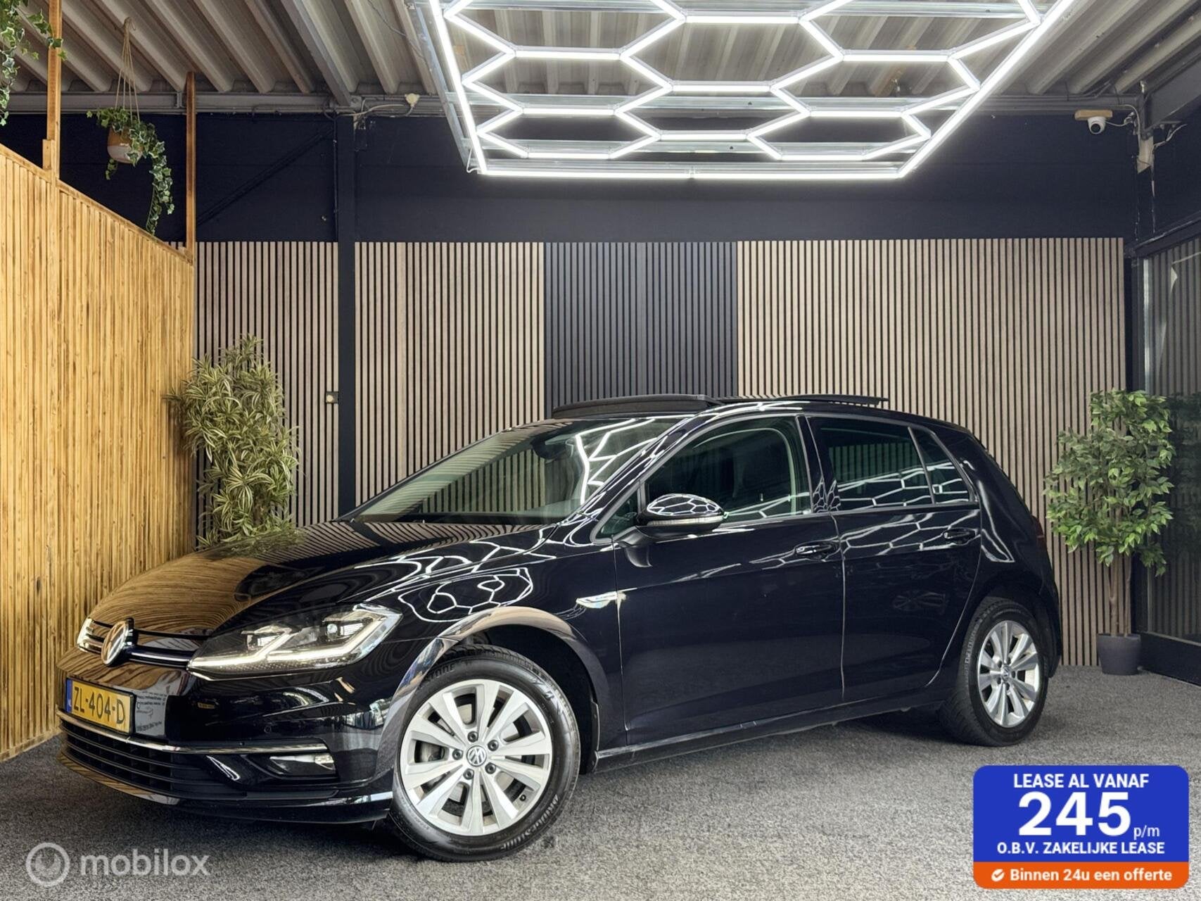 Volkswagen Golf 1.5 TGI CNG Comfortline|Pano|Navi|Carplay, Auto's, 4 cilinders, Alcantara, Zwart, Origineel Nederlands