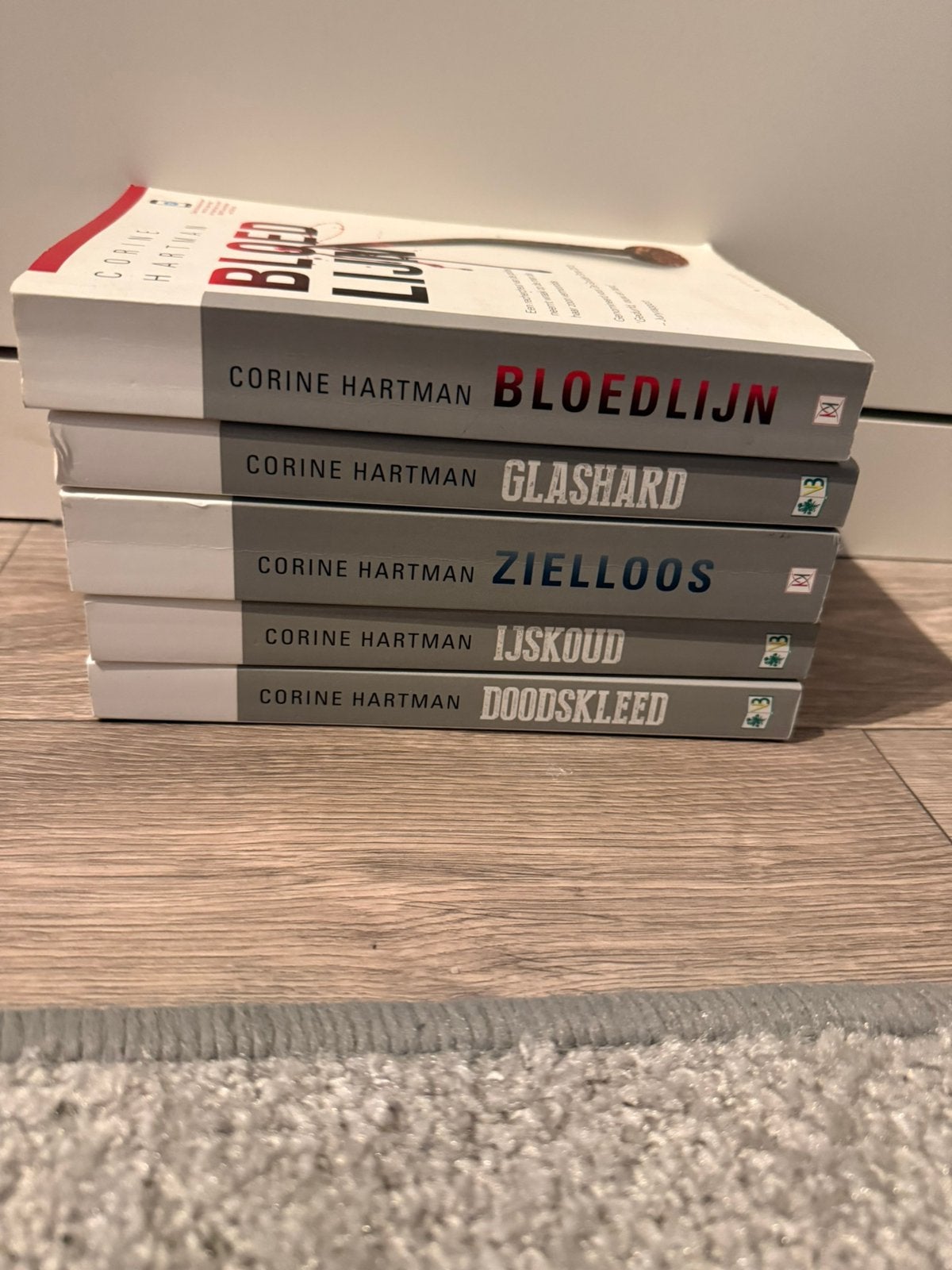 Corine Hartman boeken serie, Boeken, Ophalen of Verzenden, Zo goed als nieuw