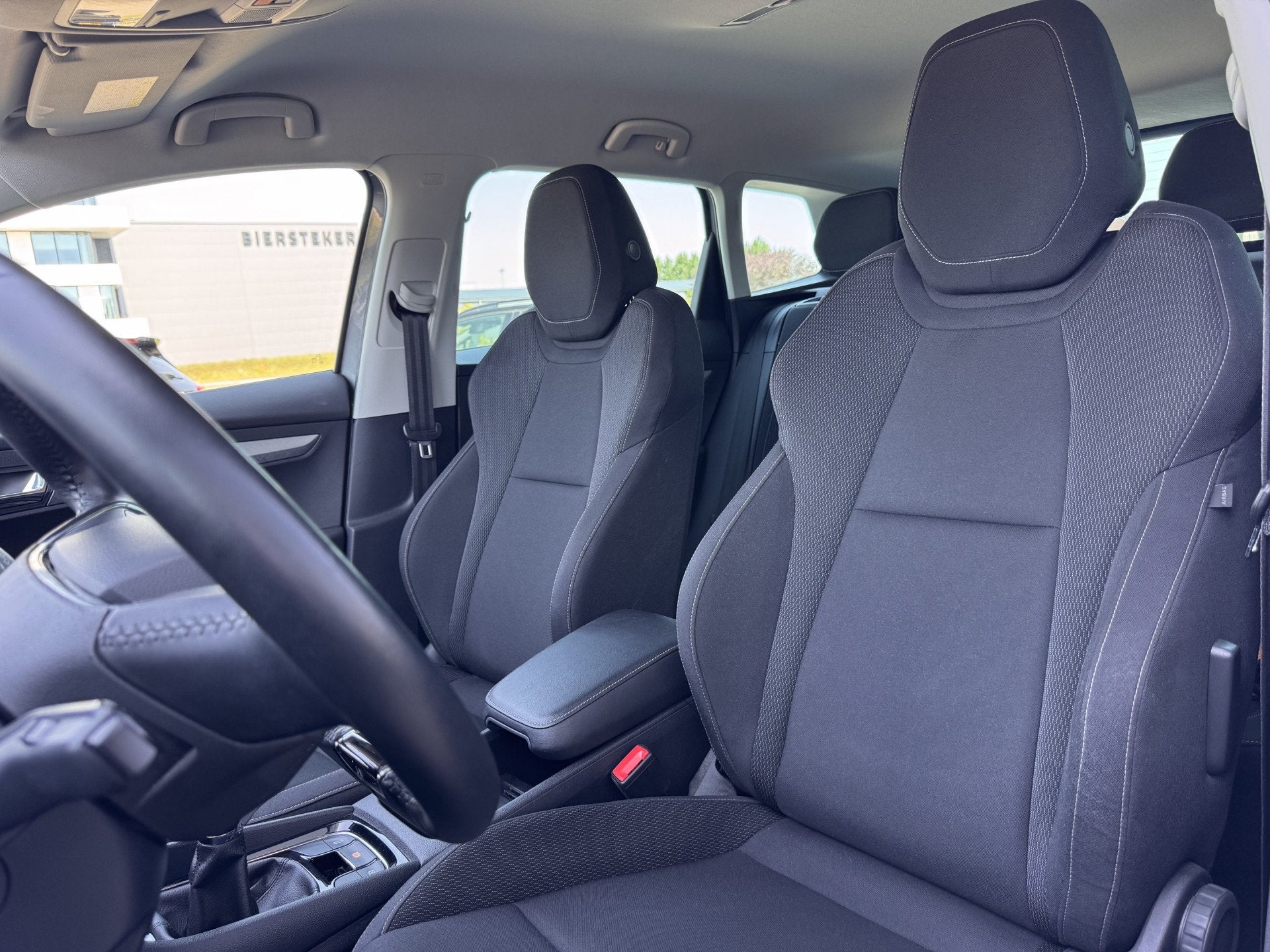 Skoda Karoq 1.5 TSI ACT Business Edition | Climate Control |, Voorwielaandrijving, 4 cilinders, Karoq, 75 €/maand
