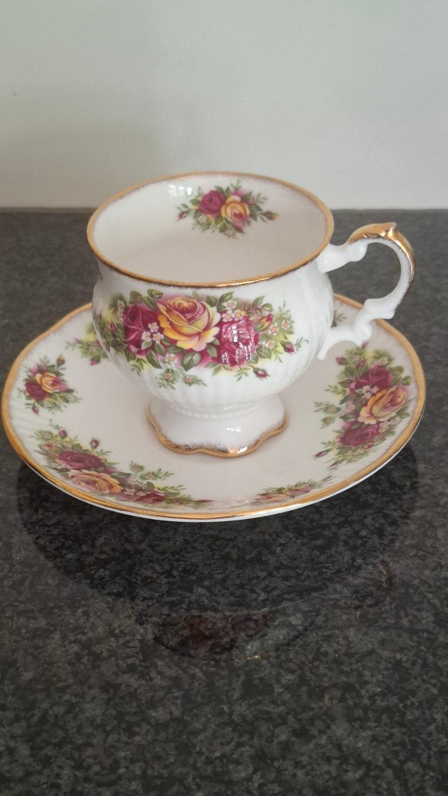 Elizabethan Fijne Bone China Kop en Schotel - Rozenpatroon, Ophalen of Verzenden