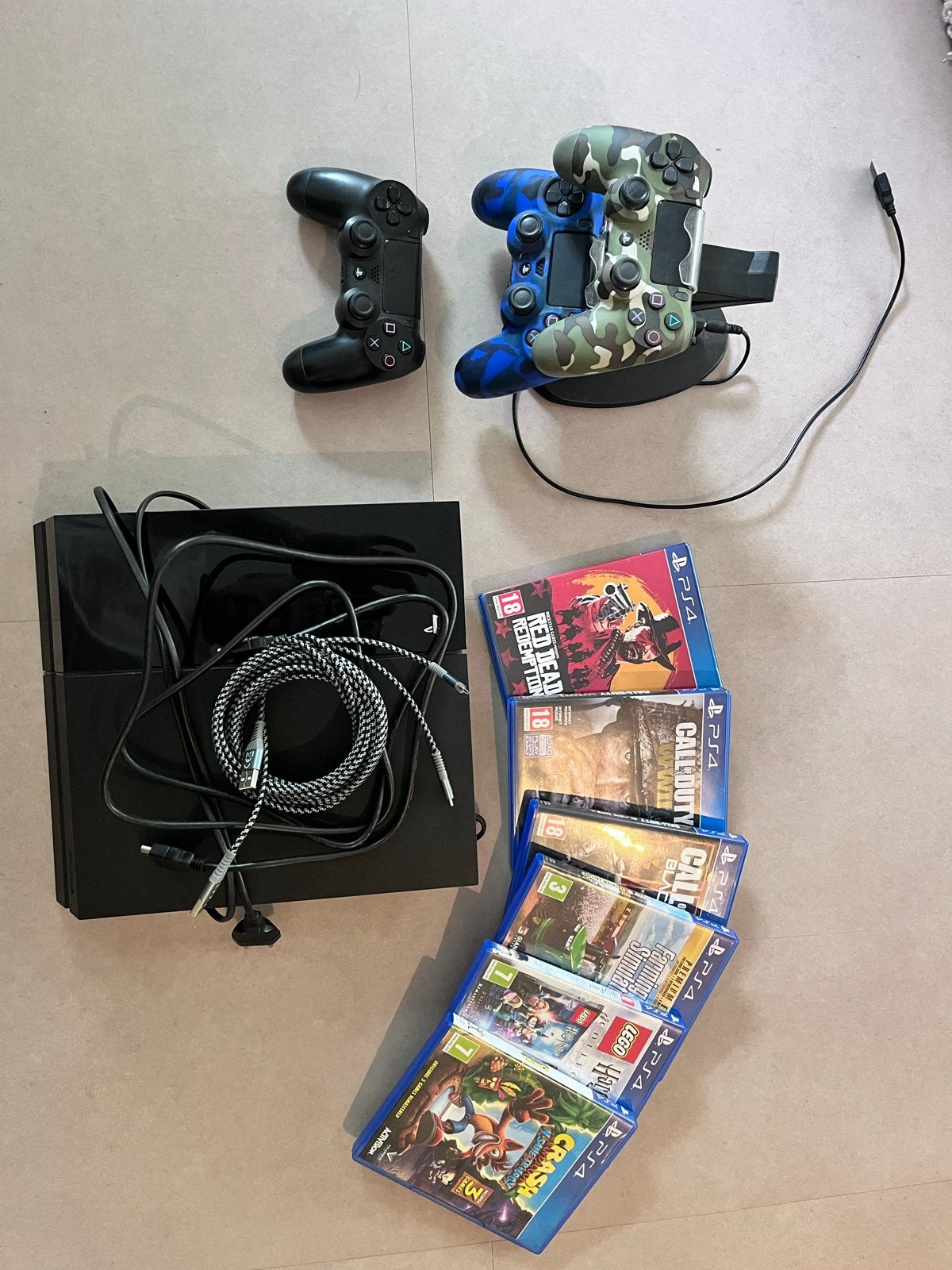 PlayStation 4 (PS4) Bundel met 2 controllers en 7 games, Ophalen, Gebruikt, Vanaf 18 jaar, 2 spelers